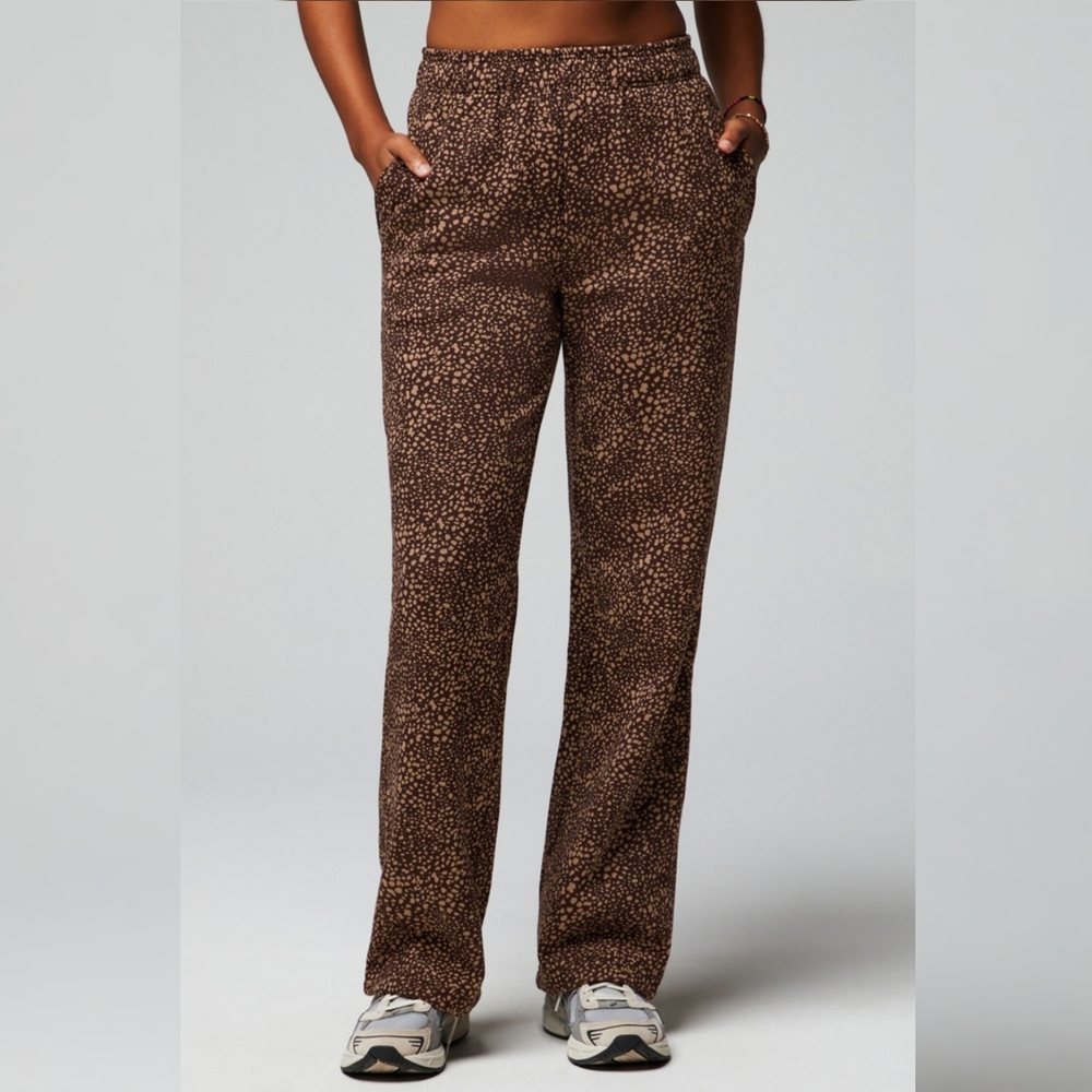 Fabletics Cozy Fleece Wide Leg Sweatpant - Medium - NWT